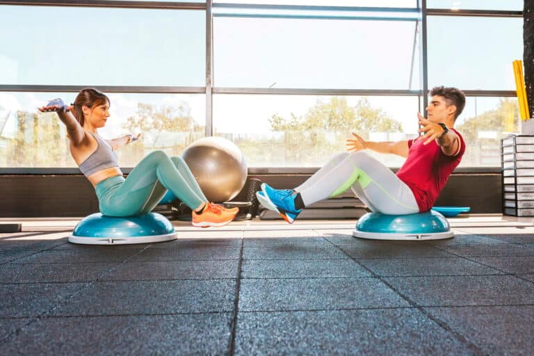 Le bosu : exercices & conseils & modèles pour la demi-sphère de musculation