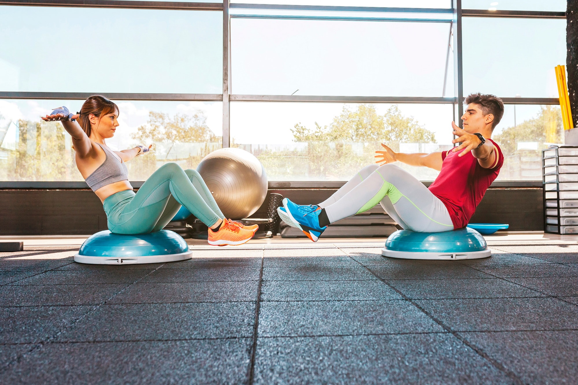 Bosu : exercices, conseils et modèles pour s’entraîner efficacement avec la demi-sphère de musculation