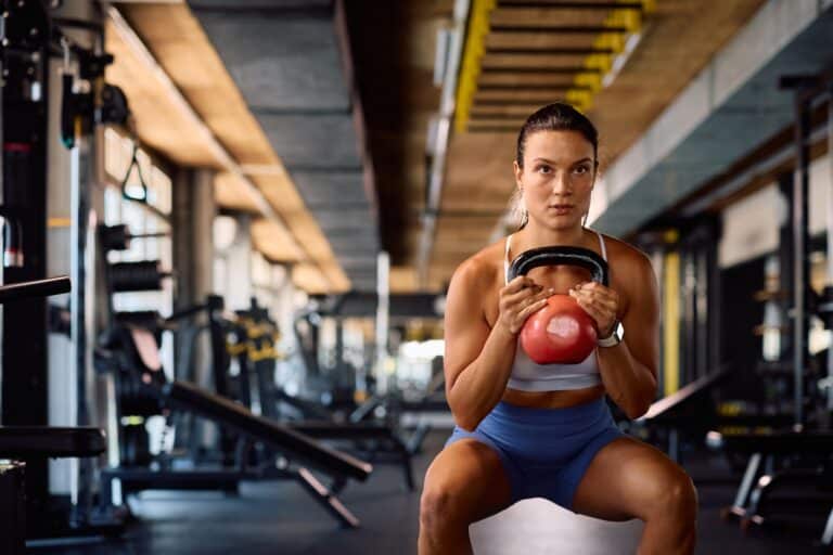 Quadriceps en béton : exercices et conseils pour des jambes puissantes