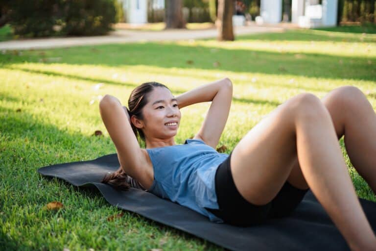 Crunch abdominaux : exécution, efficacité et erreurs à éviter