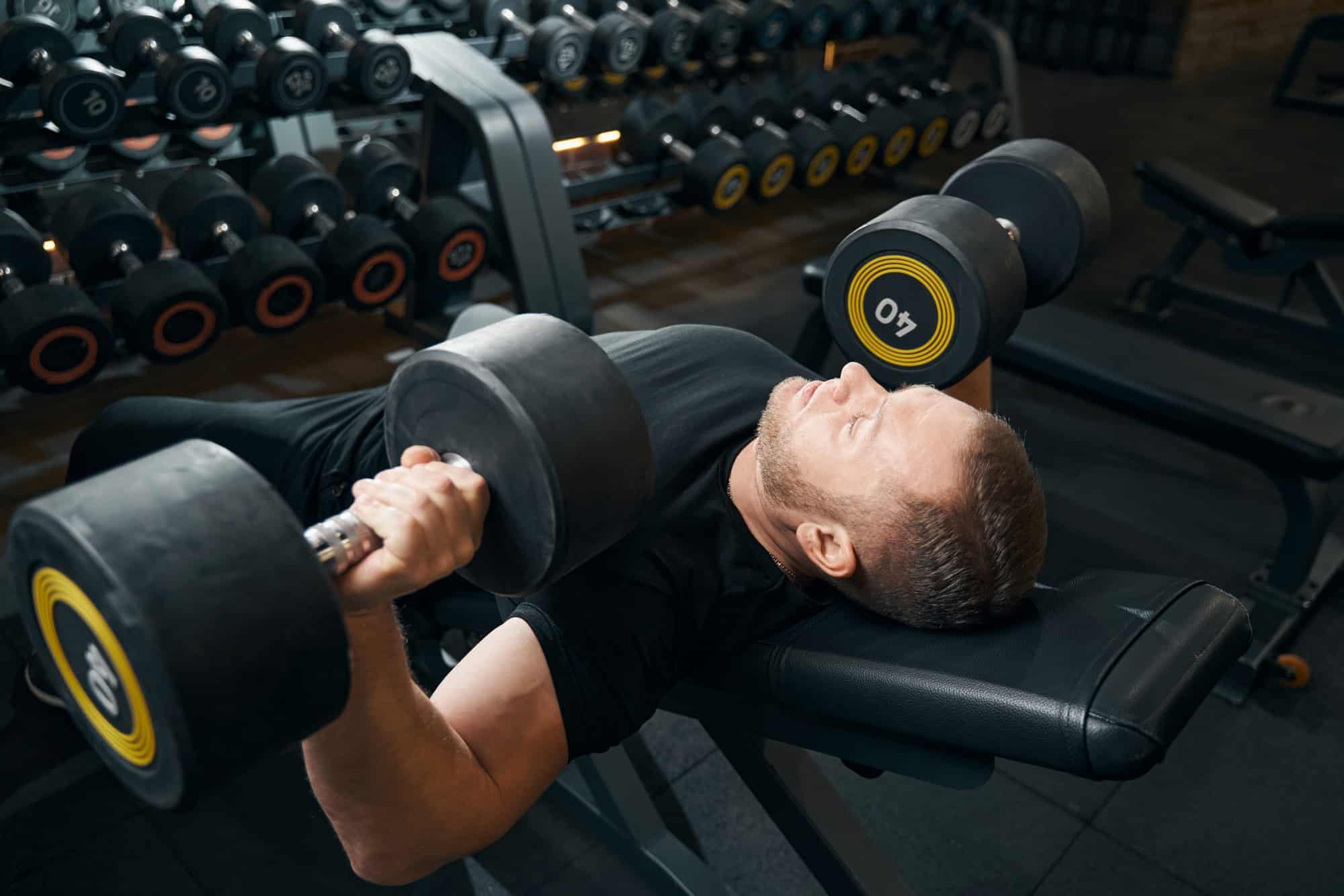 Musculation pectoraux maison ou salle pour des résultats rapides
