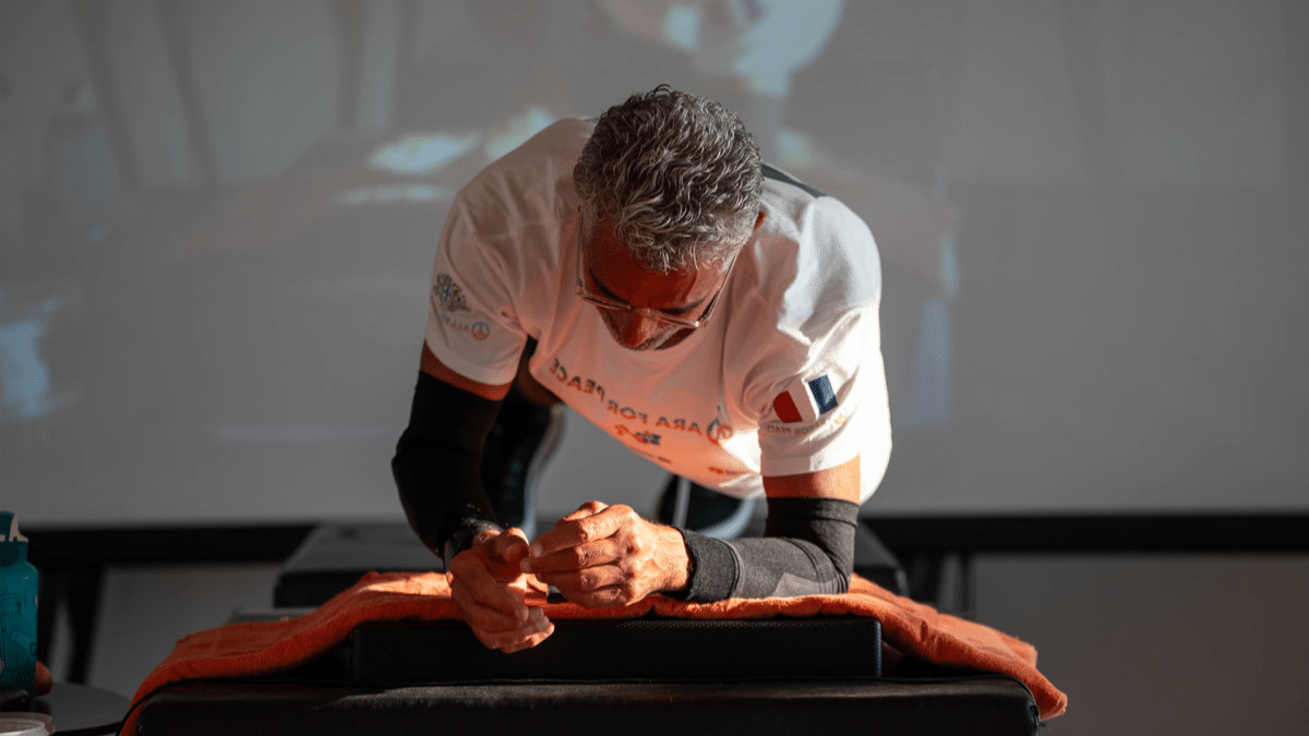 Record mondial de gainage battu : l’exploit impressionnant du Marseillais Ara Khatchadourian