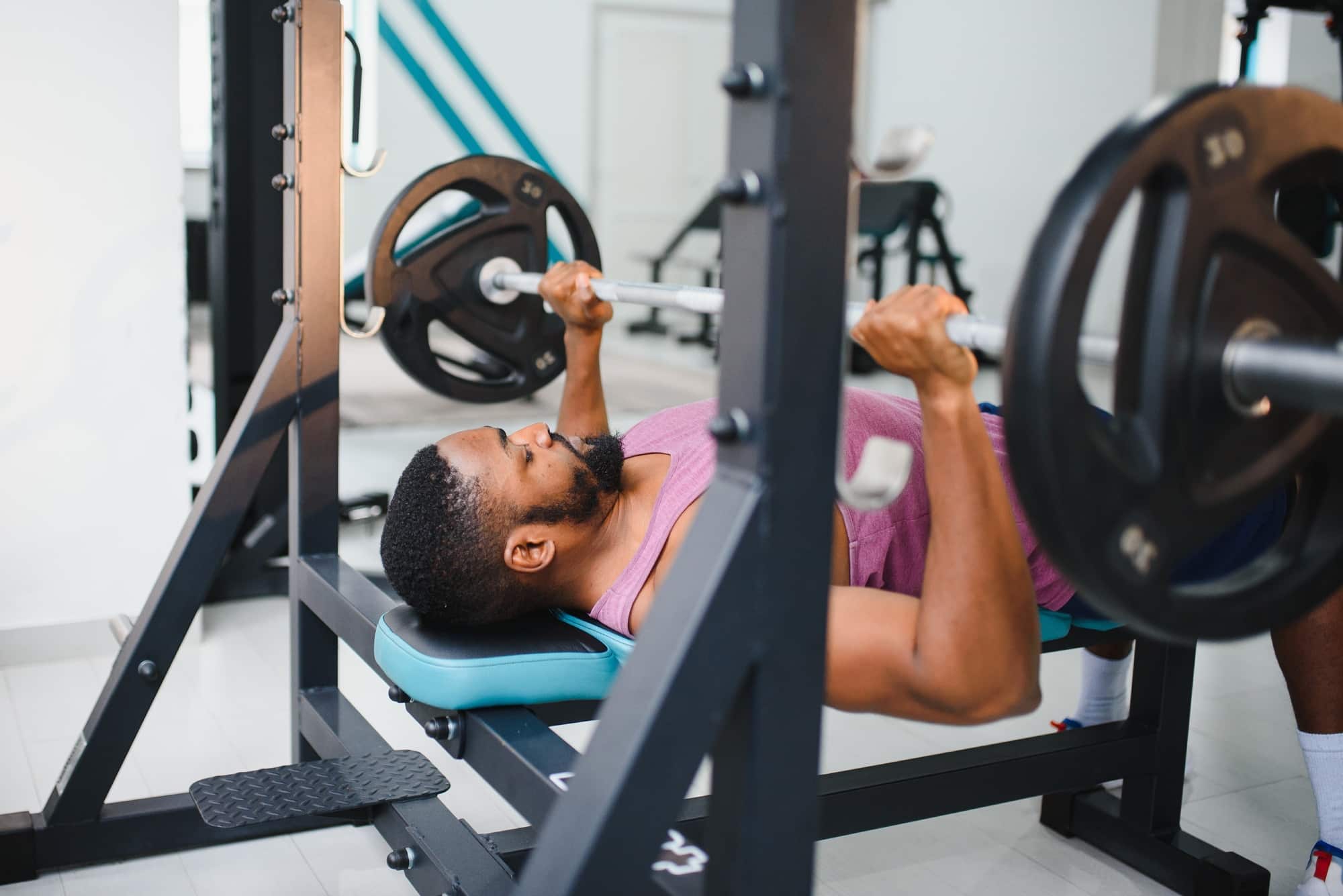 Développé couché : la technique parfaite pour muscler vos pectoraux en toute sécurité