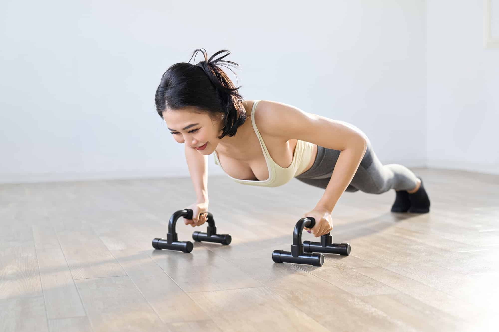 Poignées de pompes (push-up bars) : protégez vos poignets et décuplez l’amplitude de vos exercices